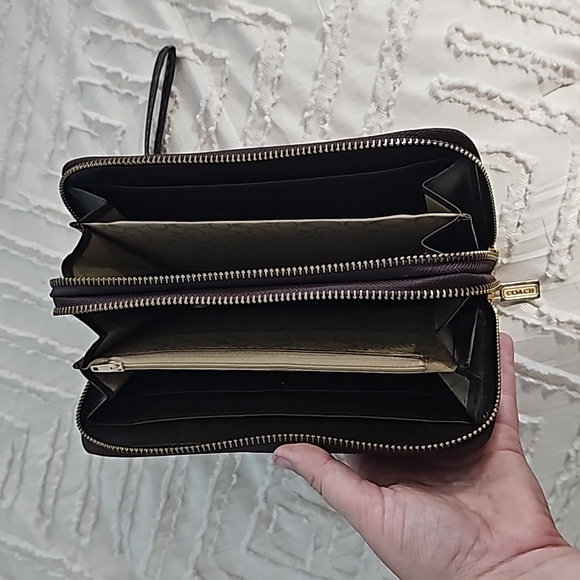 Coach wristlet wallet - Picture 2 of 2